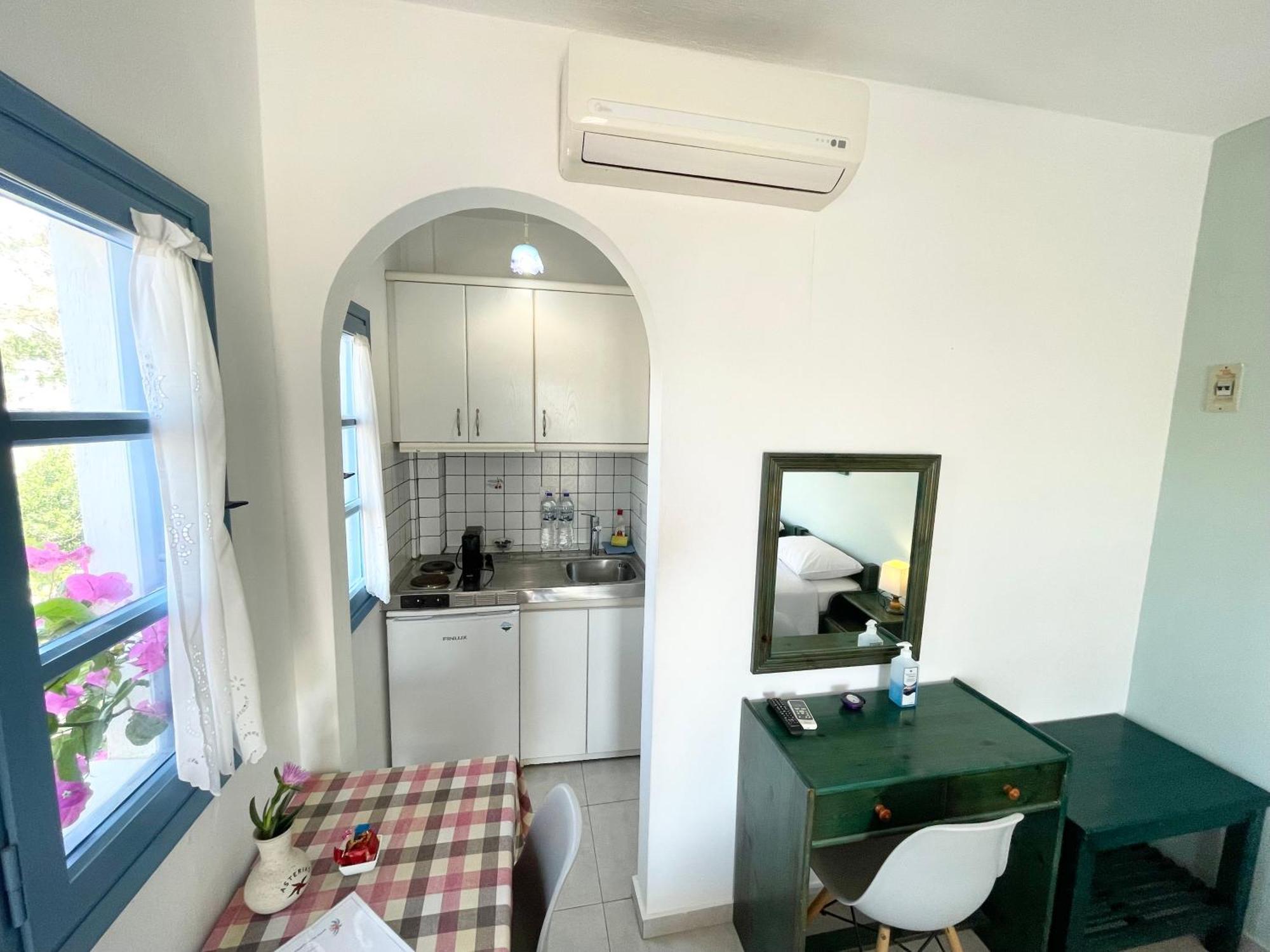Asterias Mini Coastal Apartments Периволос Экстерьер фото