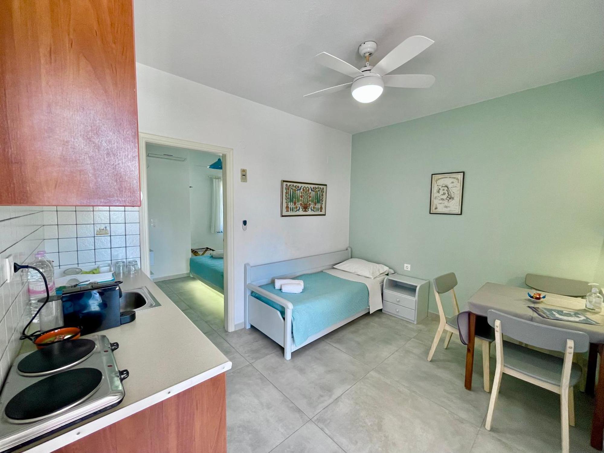Asterias Mini Coastal Apartments Периволос Экстерьер фото