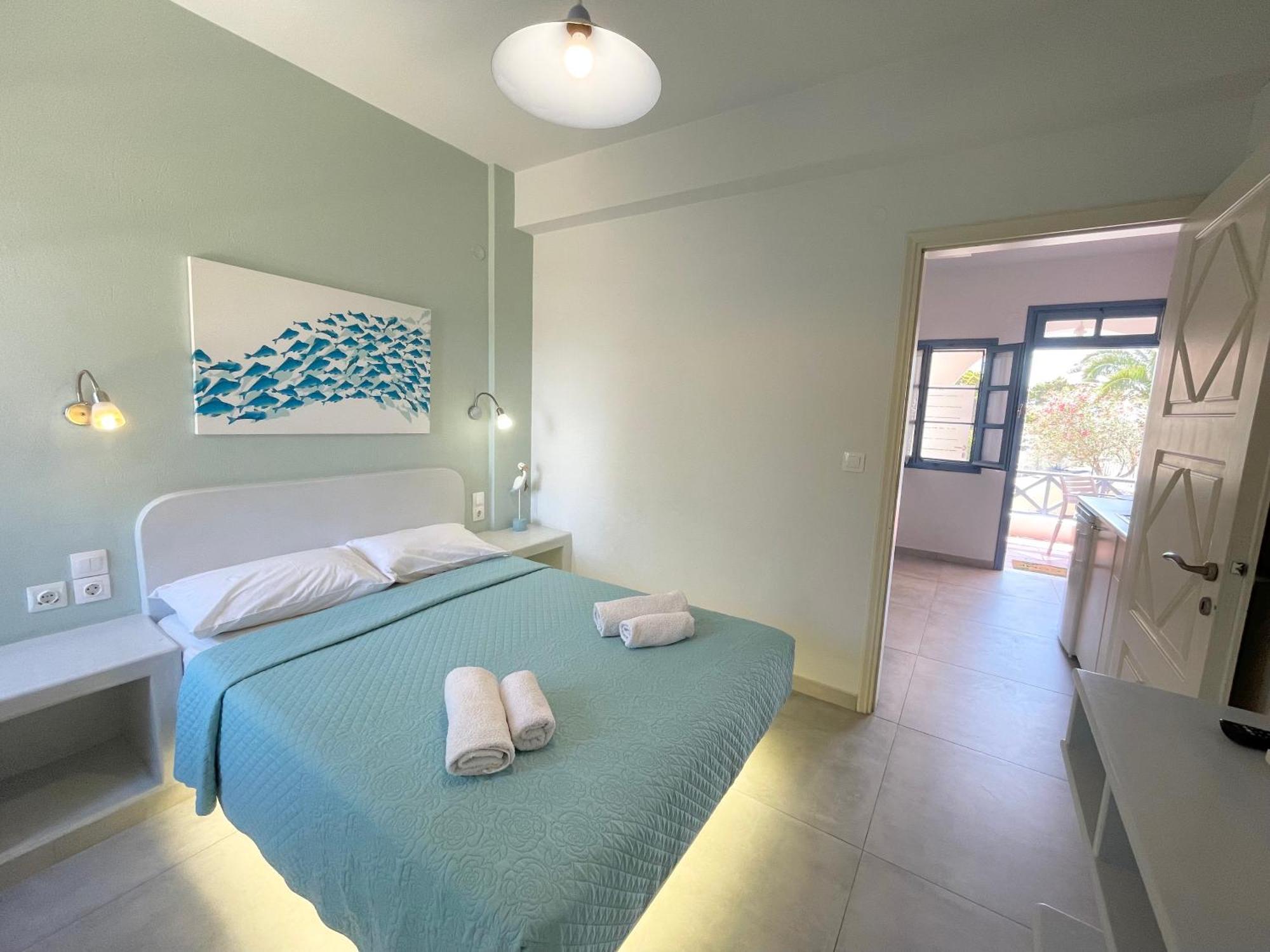 Asterias Mini Coastal Apartments Периволос Экстерьер фото